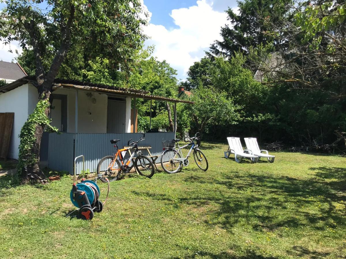 Retro Haz Guest House Balatonszabadi Fürdőtelep Екстериор снимка